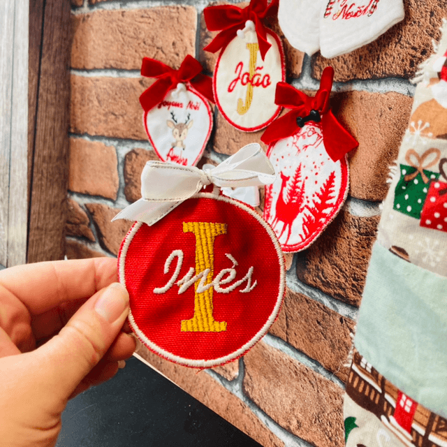 Boule de noël rouge brodé personnalisé 
