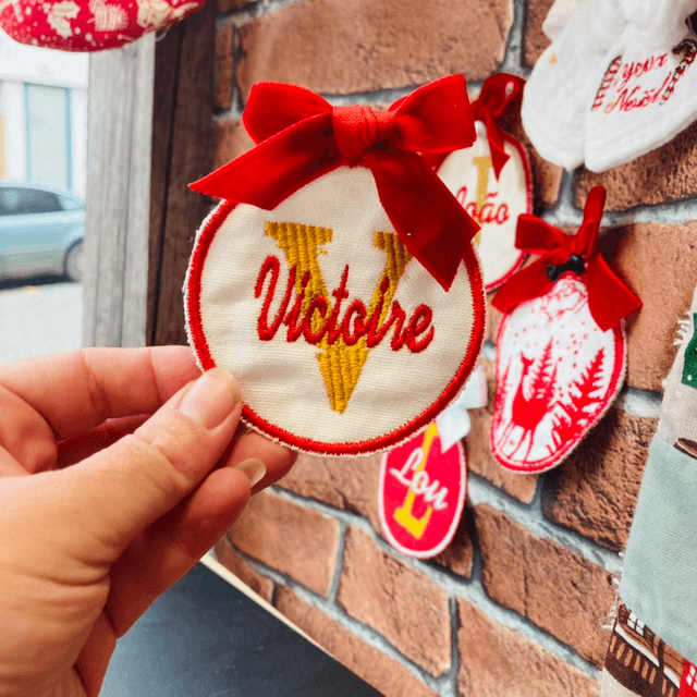Boule de noël blanche brodé personnalisé 