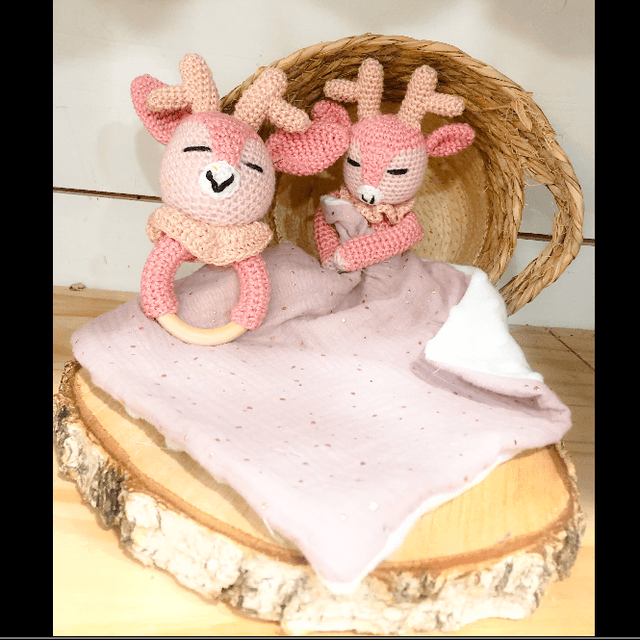 Doudou Biche Rose au crochet et son lange